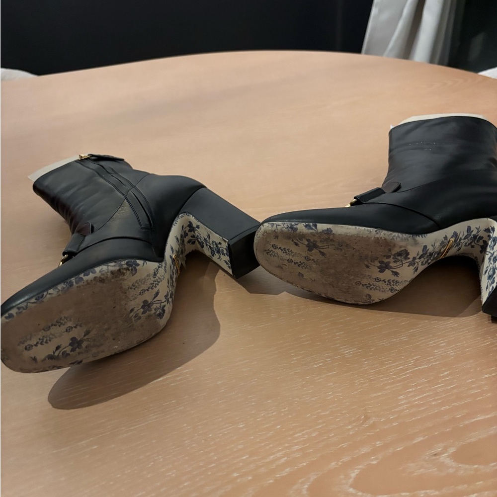 Gucci Black Ankle Boots with Gold GG Logo - Picture 4 of 6